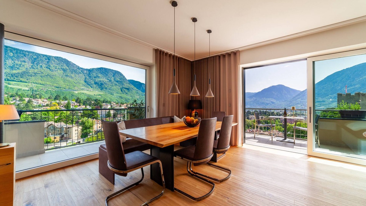 Merano Apartment | Holiday Apartment "Levita Living Anima" with Mountain View and Two Sunny Balconies