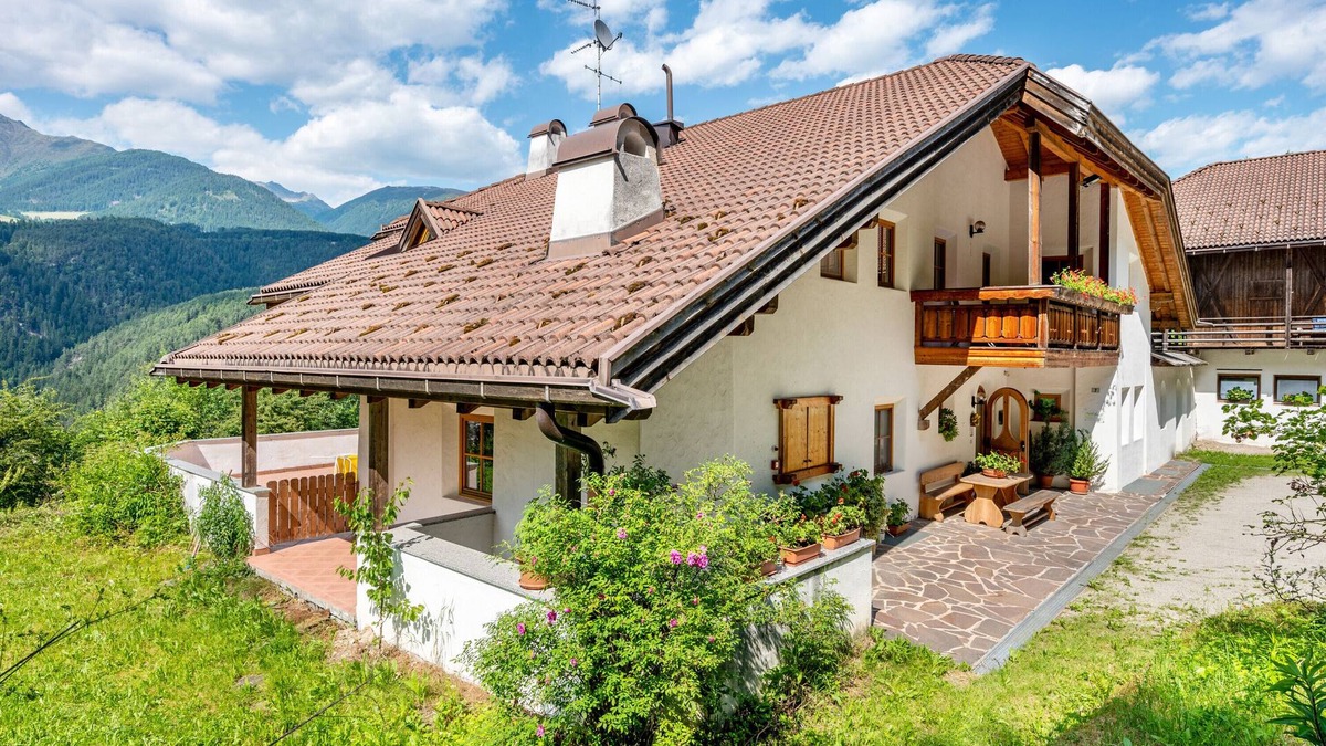 Vandoies Apartment | Holiday Apartment 'Lindenhof Apt 7' with Shared Garden & Wi-Fi