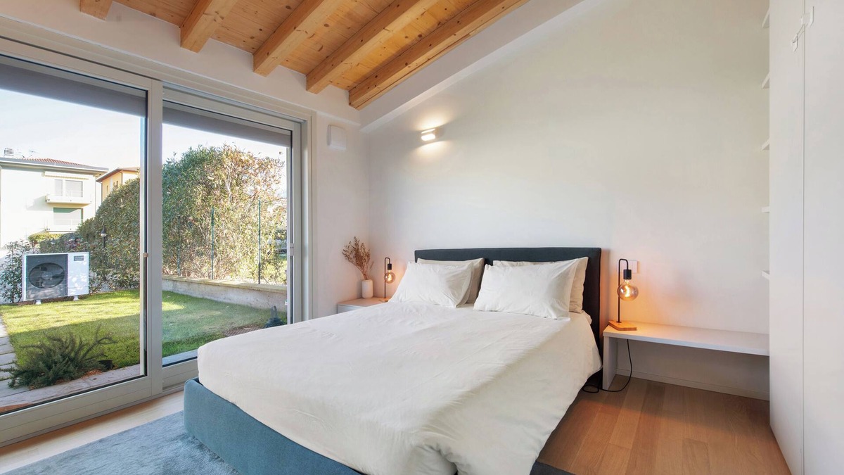 Iseo Apartment | Holiday Apartment "Little Mier Iseo" with Mountain View, Private Garden & Wi-Fi