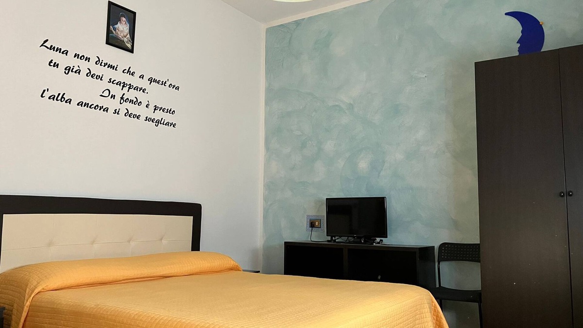 Viserbella Apartment | Holiday Apartment "Luna" with Sea View, Shared Garden & Wi-Fi