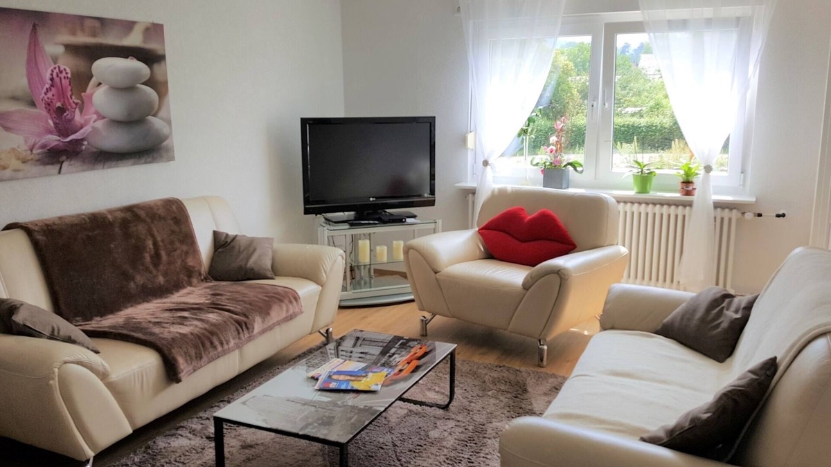 Steisslingen Apartment | Holiday Apartment 'Miezerle' with Private Terrace, Balcony and Wi-Fi