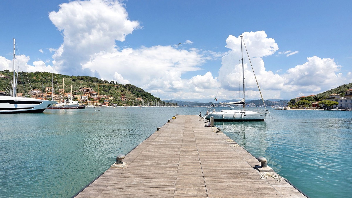 Le Grazie Apartment | Holiday Apartment "Marta" in Le Grazie - Portovenere - with Sea View, Balcony & Wi-Fi