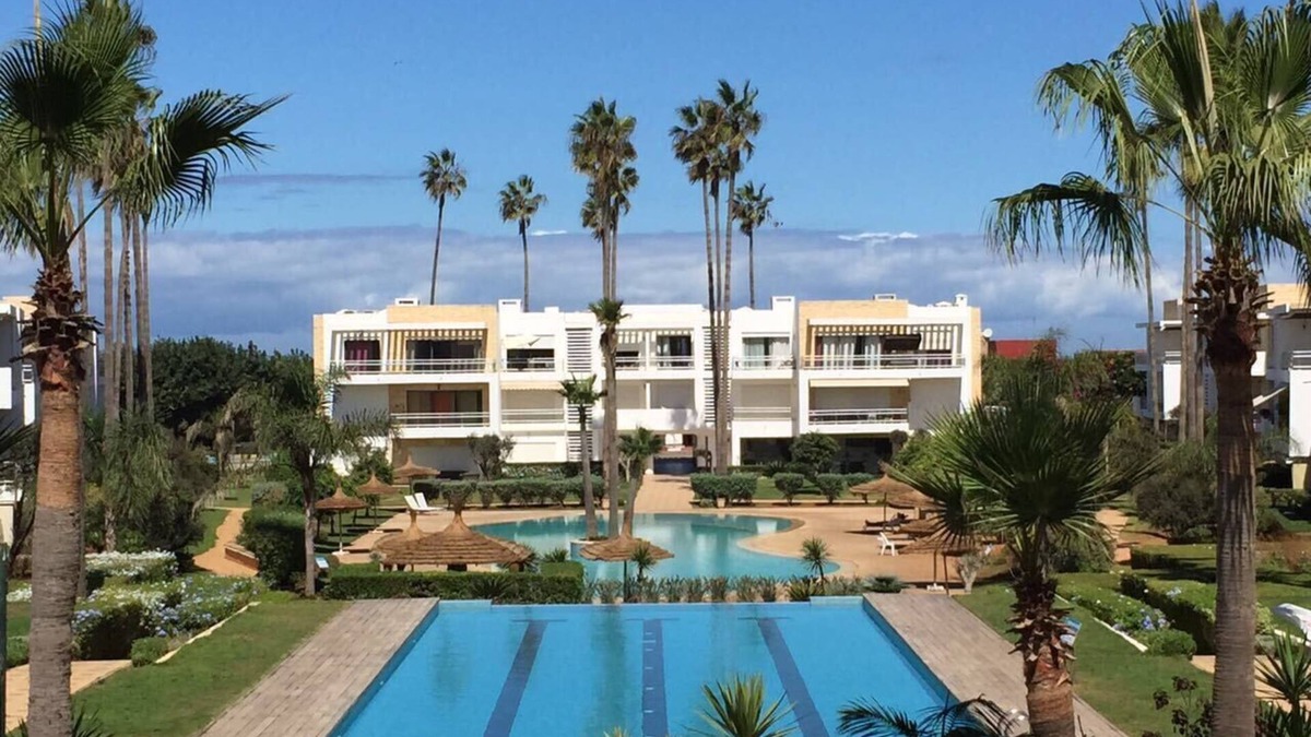 Tamariss Apartment | Holiday apartment w/pool 5min walk to the beach