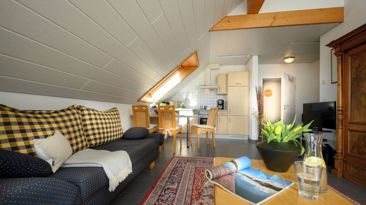 Schienen Apartment | Holiday Apartment “Mara” Near Lake Constance with Wi-Fi, Terrace & Garden