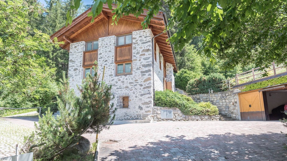 Mezzana Apartment | Holiday apartment "Maso Noce" mountain view and close to the ski lifts