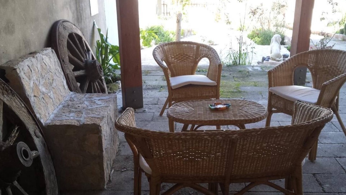 Pau Apartment | Holiday Apartment Michele with Wi-Fi, Garden & Terrace; Parking Available