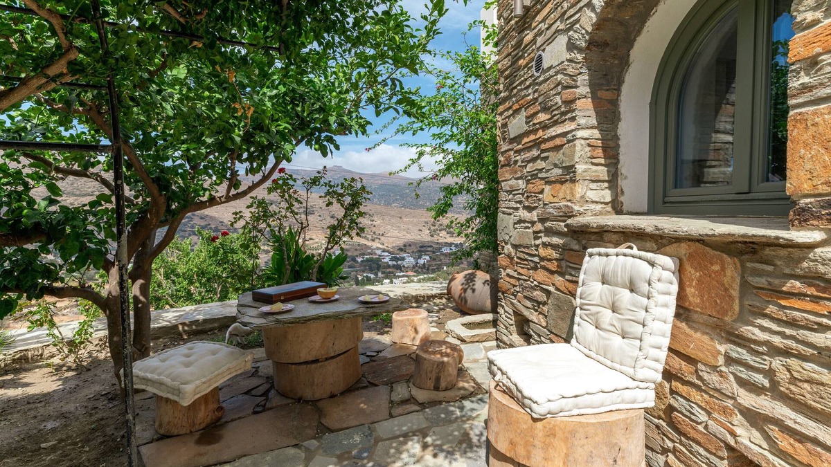 Megas Yialos-Nites Apartment | Holiday Apartment 'Mrs Kalis Cottage' with Mountain View, Garden & Wi-Fi