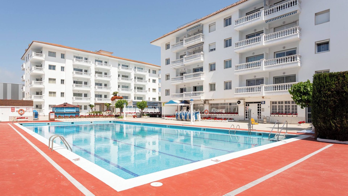 Blanes Apartment | Holiday Apartment near the Beach with Pool, Wi-Fi, Garden & Terrace