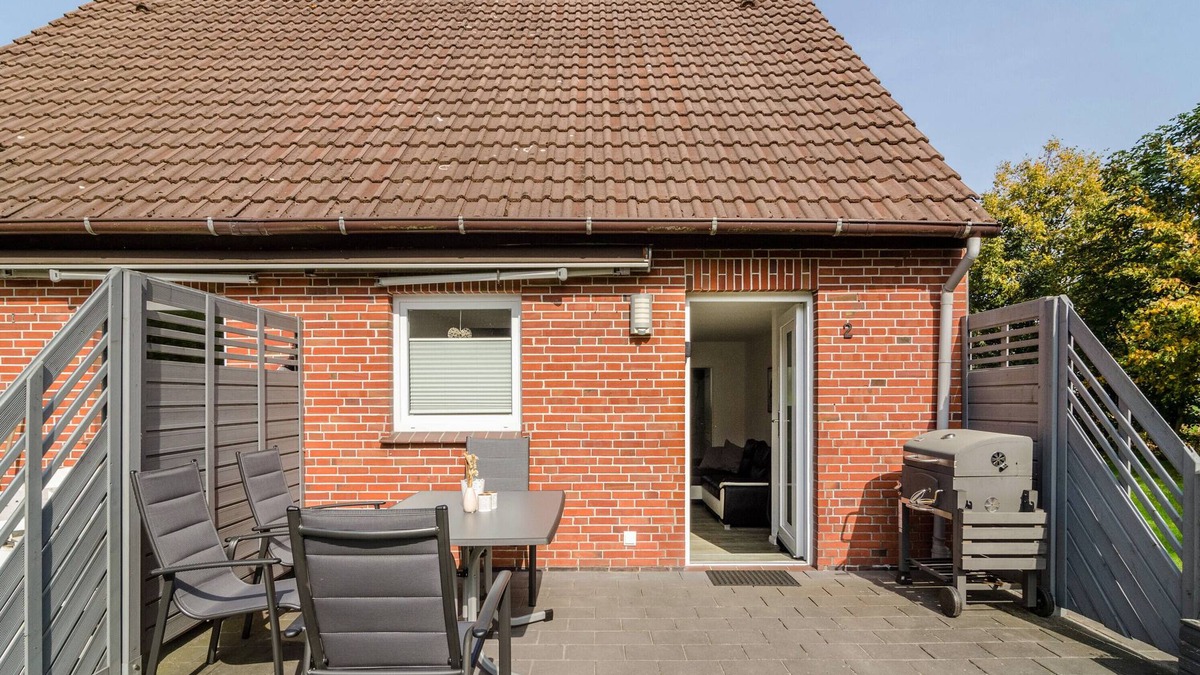 Wangerland Apartment | Holiday Apartment 'Nordsee' with Shared Terrace, Shared Garden & Wi-Fi