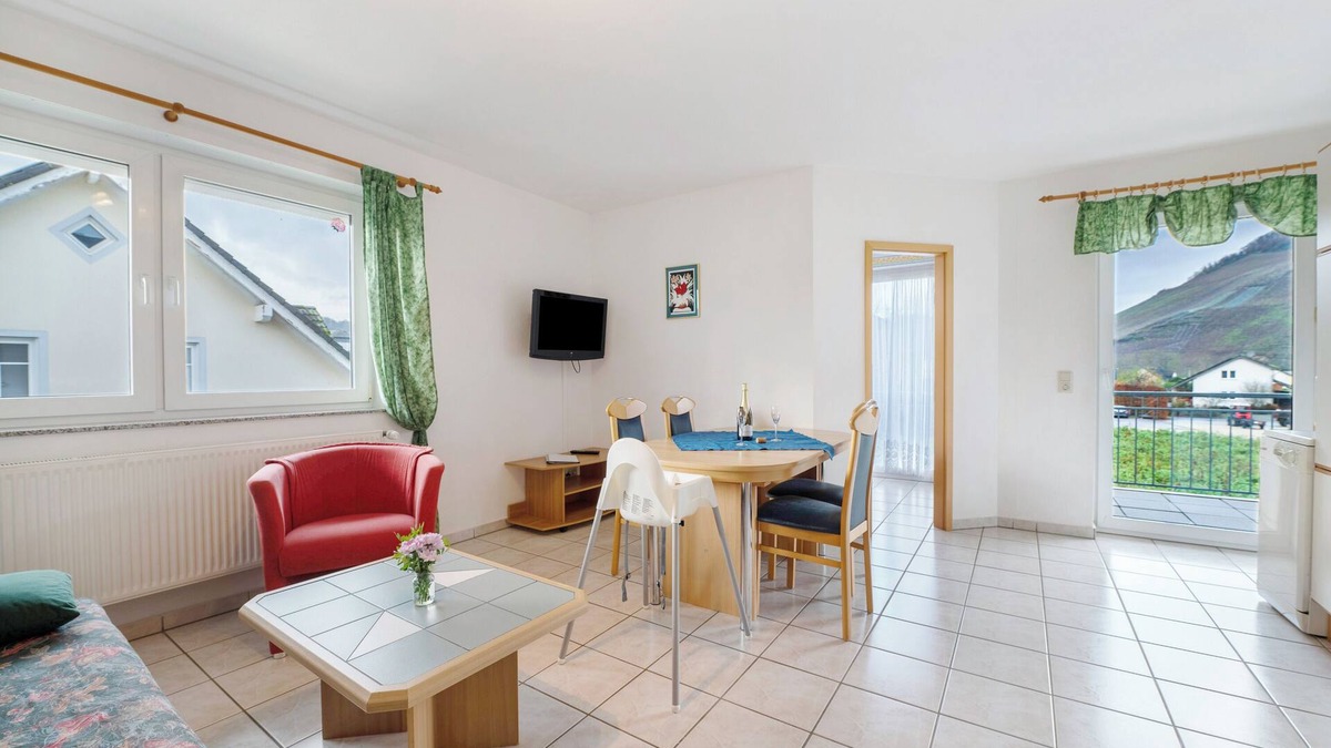 Thornich Apartment | Holiday Apartment 'Obelix' with Mountain View, Private Garden and Wi-Fi