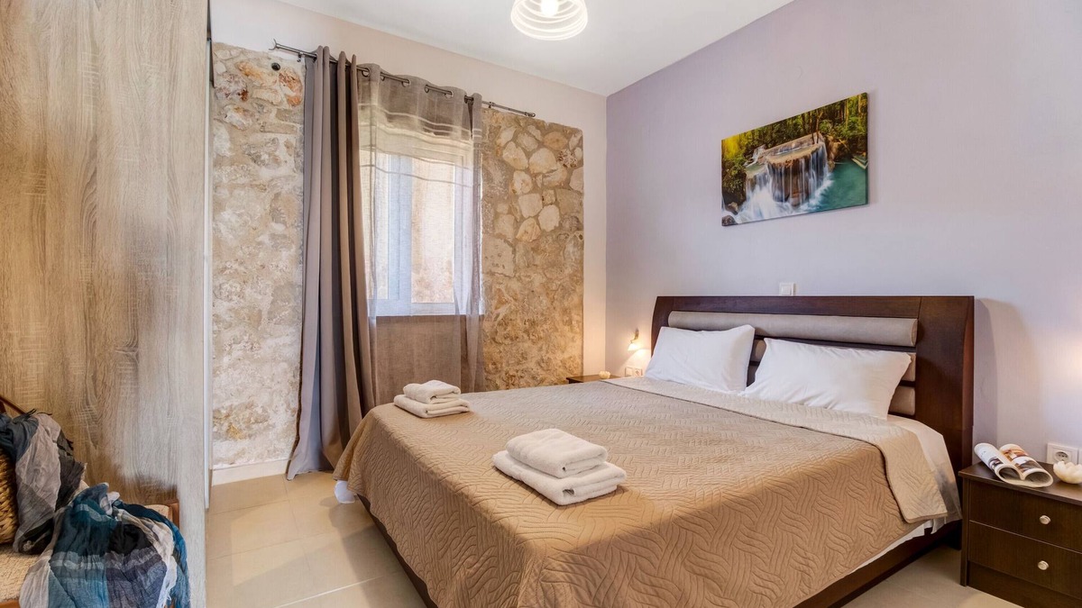 Tsoukaladhes Apartment | Holiday Apartment 'One Bedroom Apartment 4' with Sea View, Shared Pool & Wi-Fi