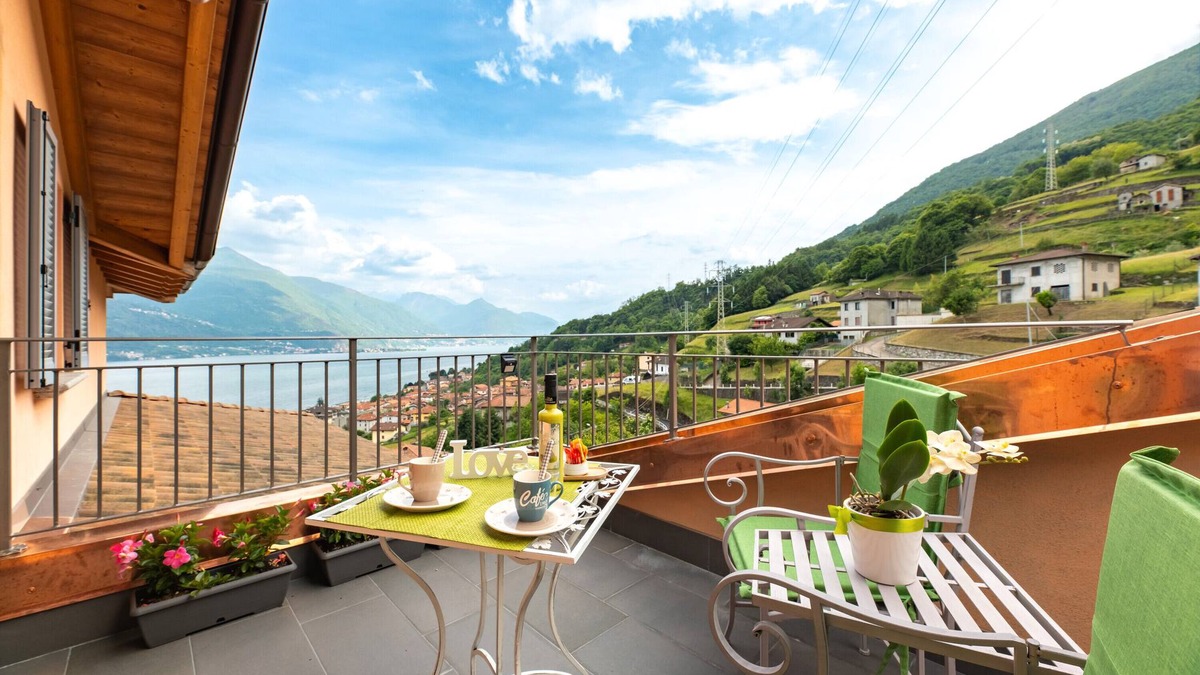 Musso Apartment | Holiday Apartment "Orchidea Terrazzo Sul Tetto" with Balcony, Shared Pool & Wi-Fi