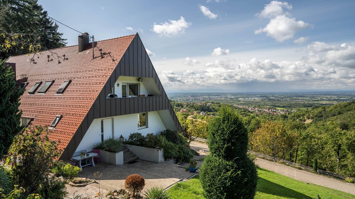 Neusatz Apartment | Holiday Apartment "Panorama" with Mountain View, Terrace & Wi-Fi