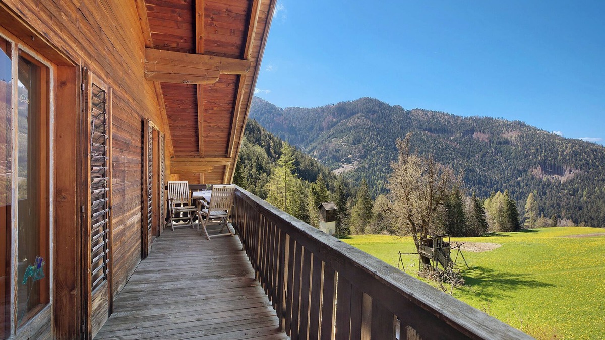 Redagno Apartment | Holiday Apartment "Pischlhof Apt Lärche" with Mountain View, Balcony & Shared Garden