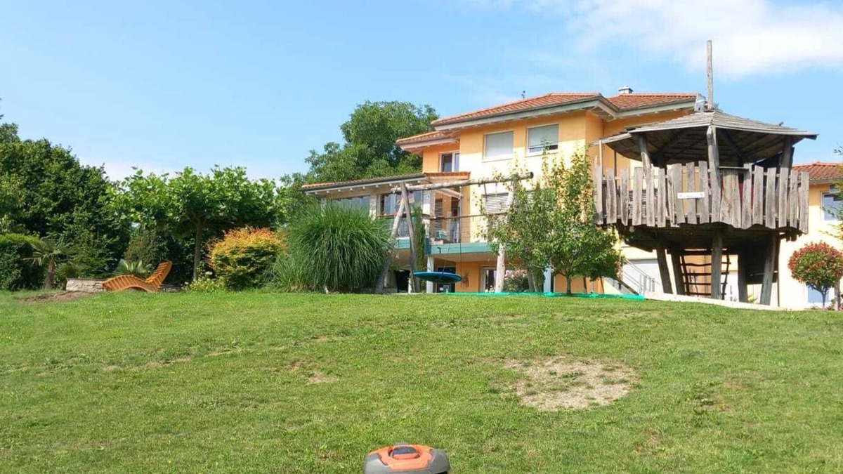 Owingen Apartment | Holiday Apartment "Plätzchen Im Grünen" with Private Terrace & Wi-Fi