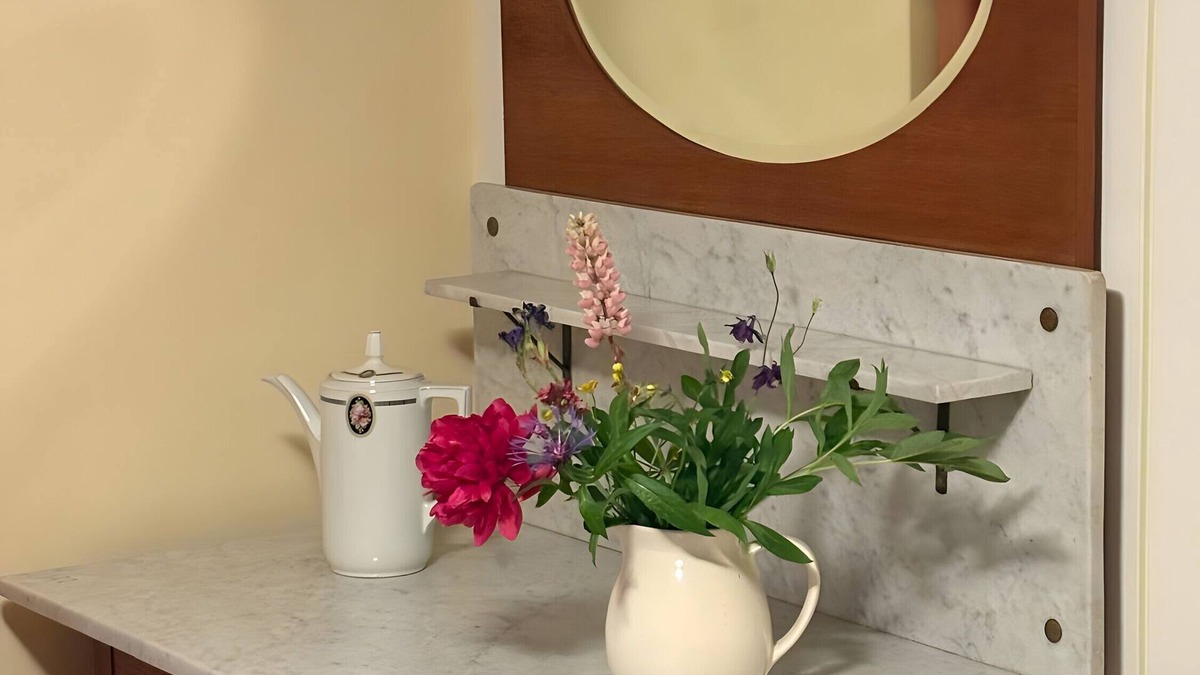 Jesberg Apartment | Holiday Apartment 'Prinzessinengarten' with Private Terrace, Private Garden and Wi-Fi