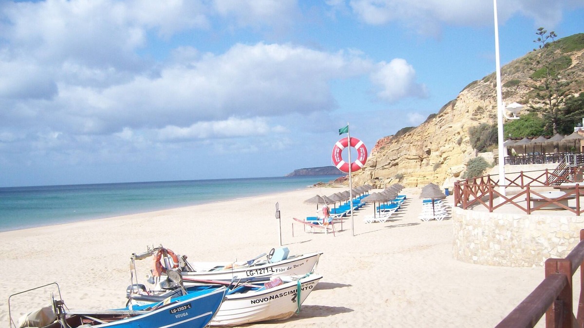 Salema House | Holiday Apartment 100 meters from the beach