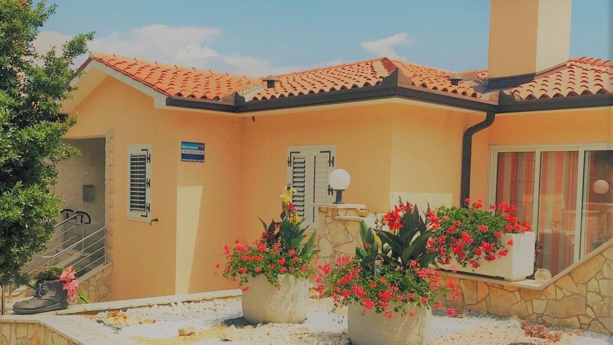 Ravni House | Holiday apartment Ravni for 1 - 4 persons with 2 bedrooms - Holiday house