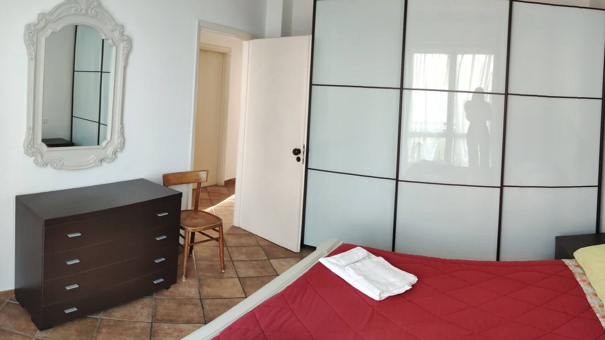 Ispra Apartment | Holiday Apartment "Residenza Gaia" by the Lake with Garden