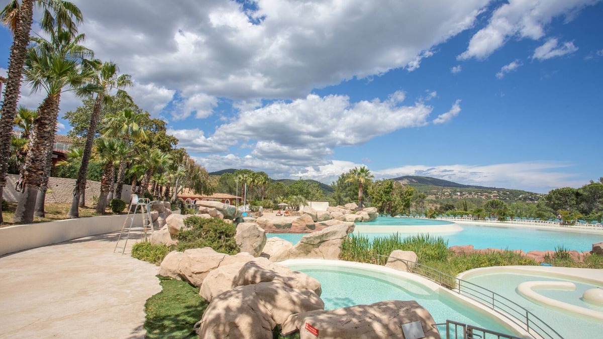 Les Restanques Apartment | Holiday Apartment "Restanques De Saint Tropez Arums" with Sea View, Shared Heated Pool & Wi-Fi