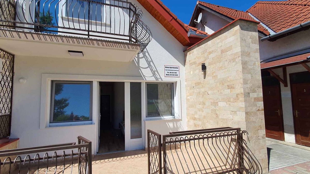 Zamardi Apartment | Holiday apartment right on Lake Balaton and on the beach promenade with a lake view
