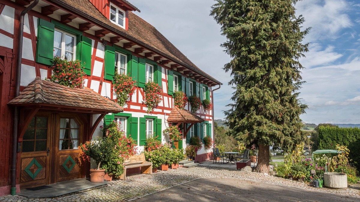 Owingen Apartment | Holiday Apartment "Risthof 3" with Balcony, Shared Garden, Sauna and Playground