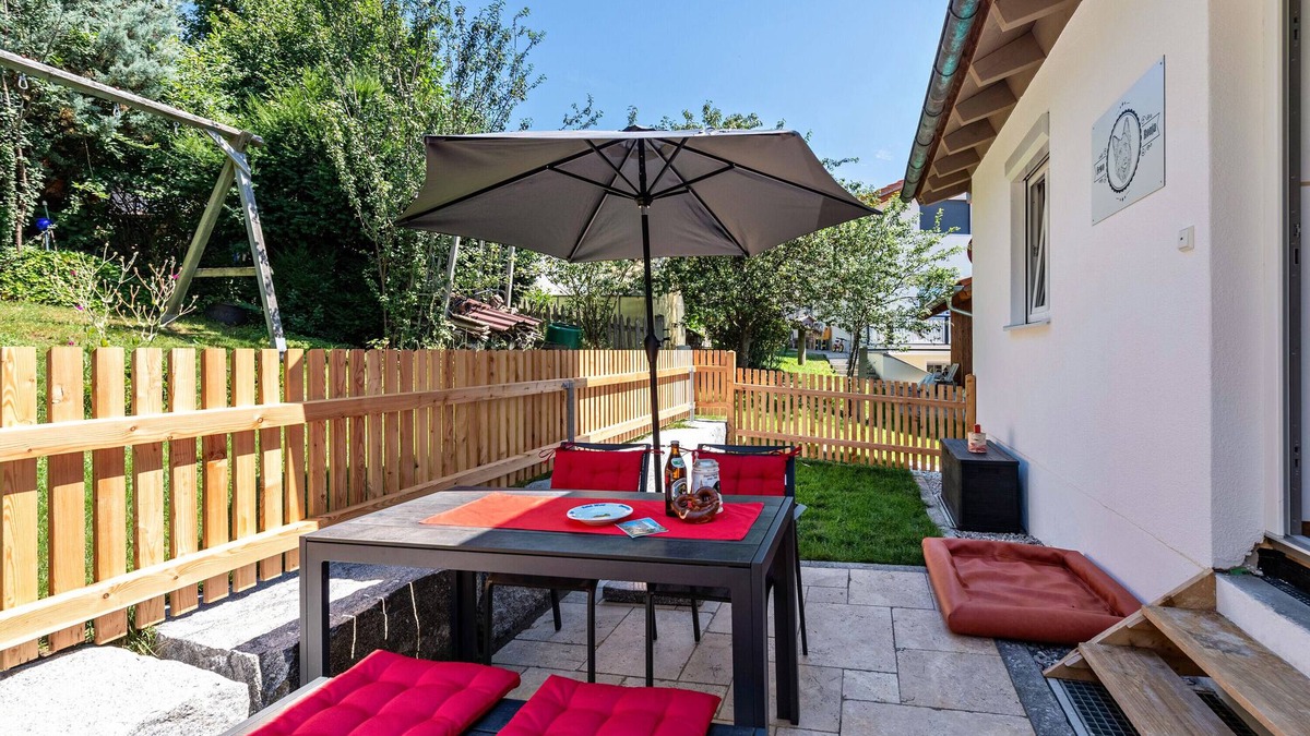 Oberhausen Apartment | Holiday Apartment Ronja with Open Terrace & Wi-Fi