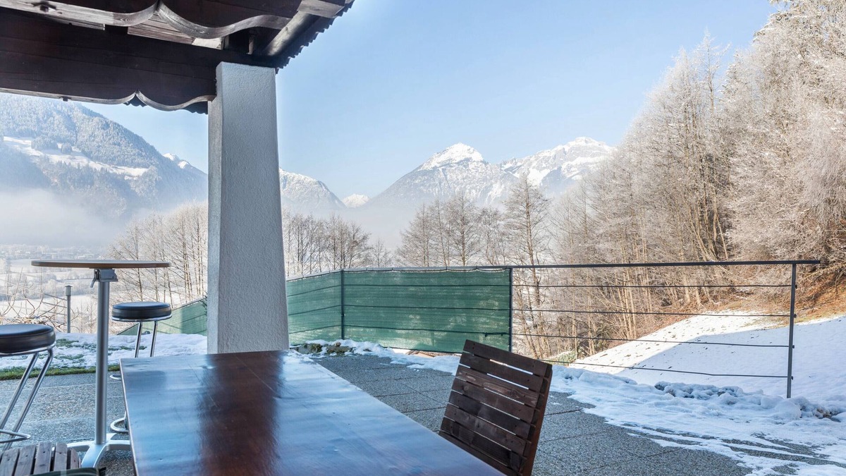 Bruck am Ziller Apartment | Holiday Apartment "Rofan und Zillertal" with Mountain View, Terrace & Wi-Fi