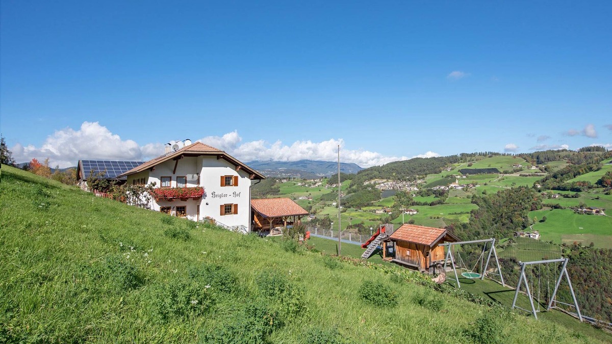 Brie Apartment | Holiday Apartment "Rosengarten - Heigler Hof" with Mountain View, Wi-Fi, Balcony, Sauna & Terrace