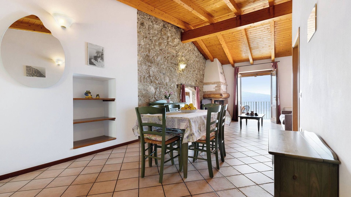 Oldesio Apartment | Holiday Apartment 'Rustico Spagnol 4' with Lake View, Pool & Wi-Fi