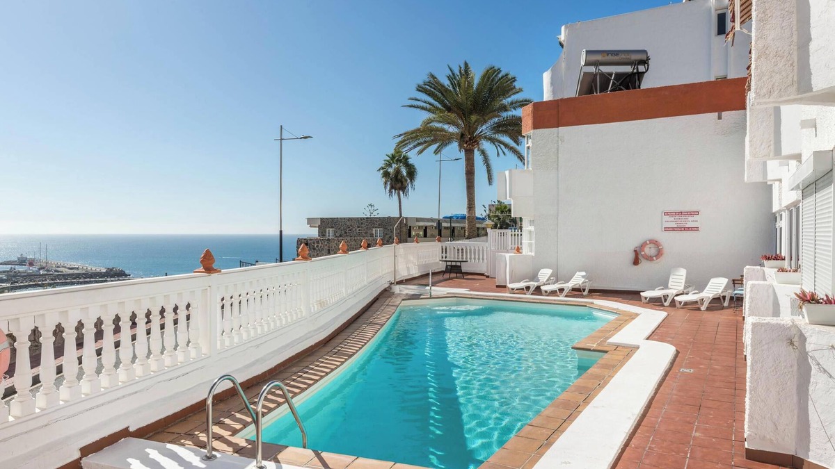 Puerto Rico Apartment | Holiday Apartment ‘Sweet Home’ with Air Conditioning, Terrace & Shared Pool