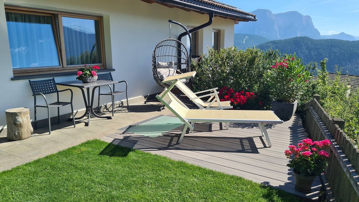 Laion Apartment | Holiday Apartment 'Sassun' with Mountain View, Garden & Wi-Fi