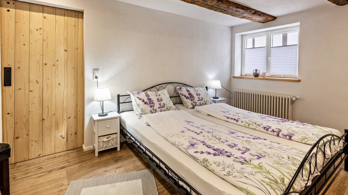 Gaienhofen Apartment | Holiday Apartment "Schmid Am See" with Wi-Fi