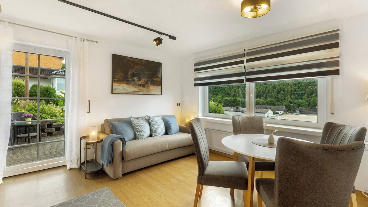 Saalhausen Apartment | Holiday Apartment 'Schwalbennest' with Mountain View, Private Terrace and Wi-Fi