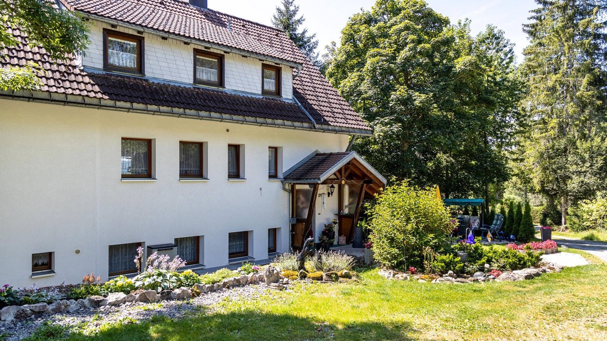 Saig Apartment | Holiday Apartment 'Schwarzwaldglück' with Mountain View, Terrace and Wi-Fi