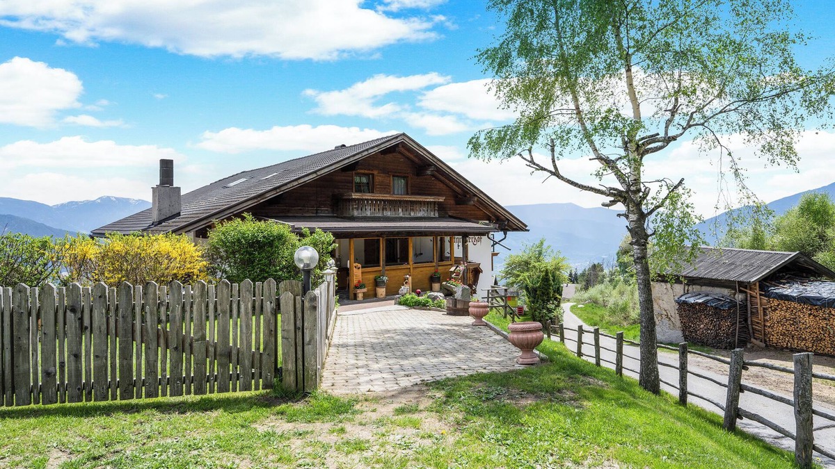 Spinga Apartment | Holiday Apartment 'Schwalbennest' with Mountain View, Wi-Fi, Balcony and Garden