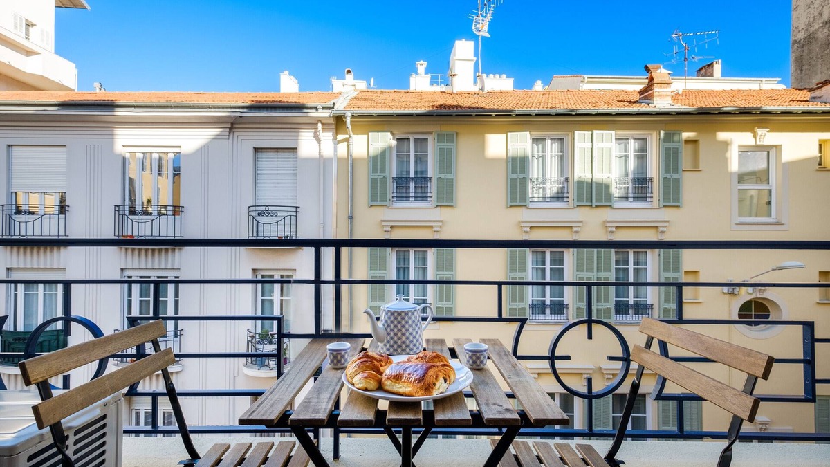 Gambetta Apartment | Holiday Apartment "Sea View" near Beach with Balcony & Wi-Fi
