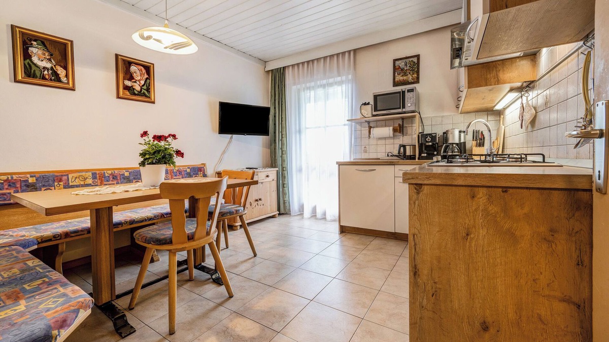 Spinga Apartment | Holiday Apartment "Sonnenschein" with Mountain View, Balcony & Wi-Fi