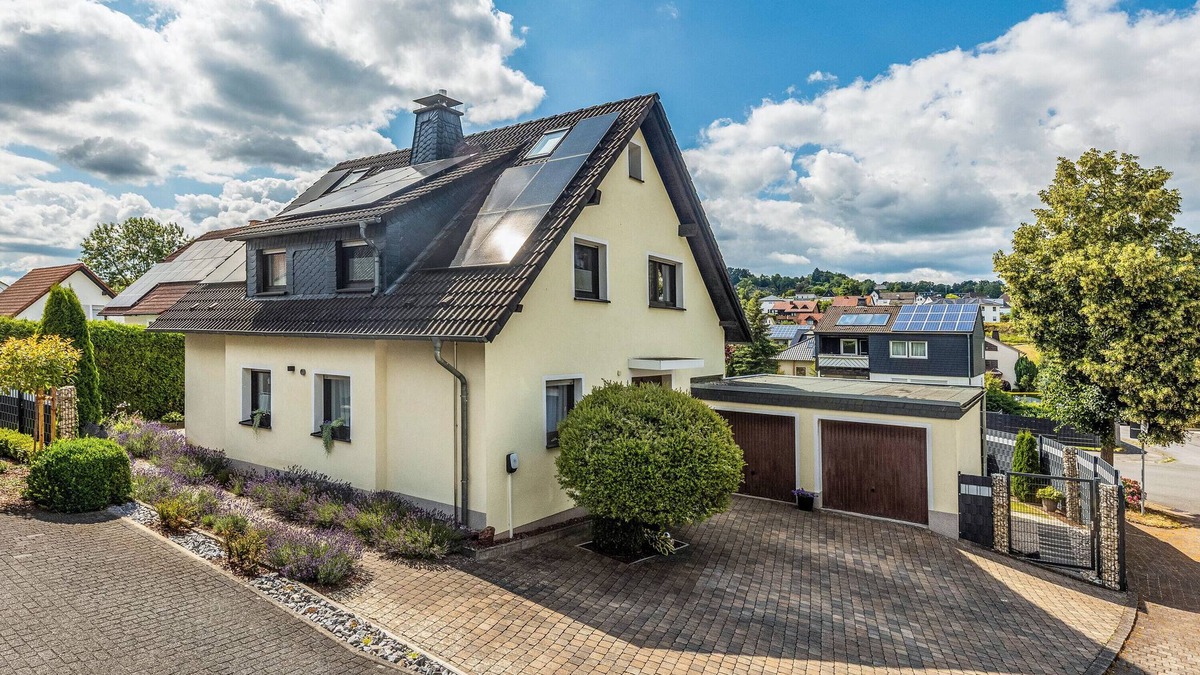 Sundern Apartment | Holiday Apartment 'Sonnenblick Und Relax' with Private Terrace, Shared Garden and Wi-Fi