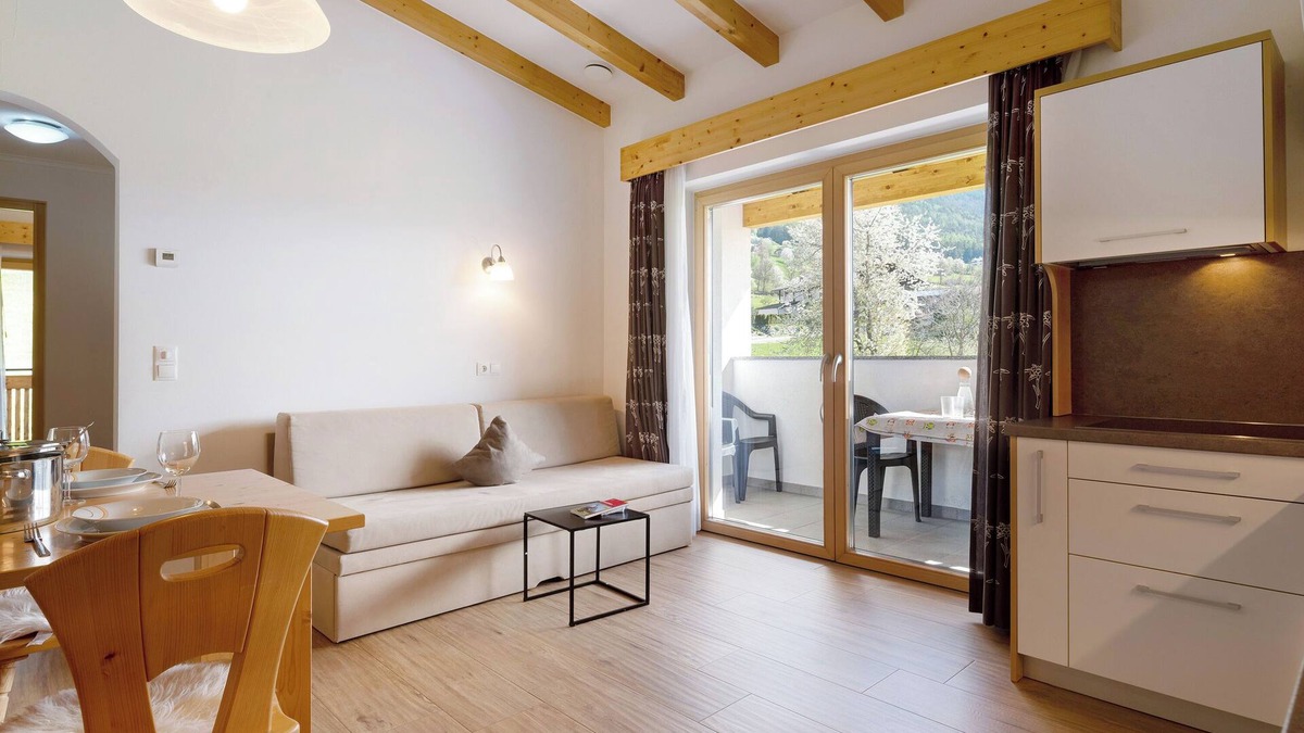 Issengo Apartment | Holiday Apartment "Stiflerhof Apt Alpenrose" with Mountain View, Shared Garden & Wi-Fi