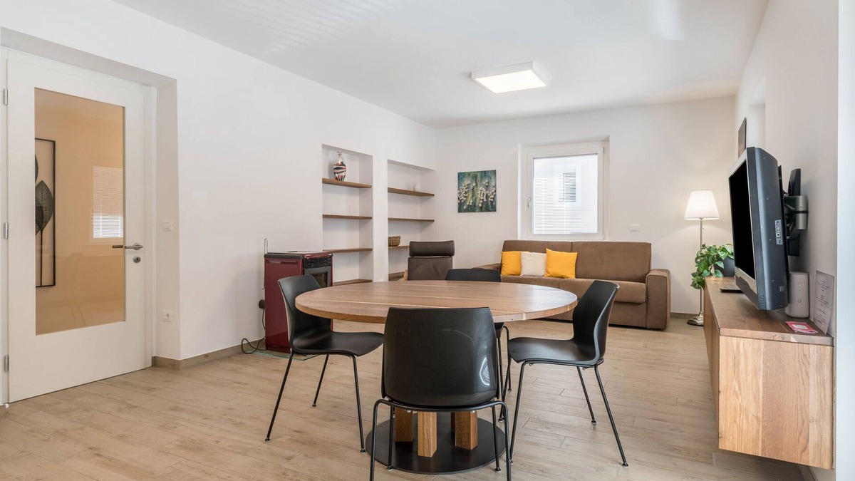 Nova Ponente Apartment | Holiday Apartment "Talhaus - Rita" with Mountain View, Shared Garden & Wi-Fi