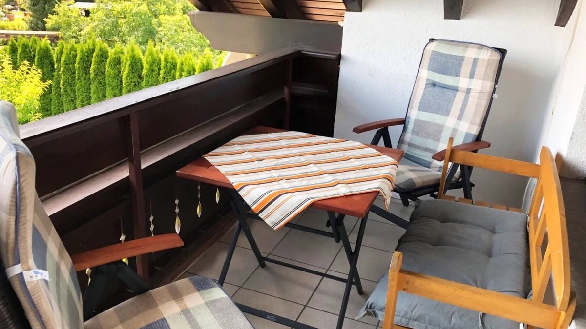 Aulendorf Apartment | Holiday Apartment Tannhausen with Private Garden, Balcony and Wi-Fi