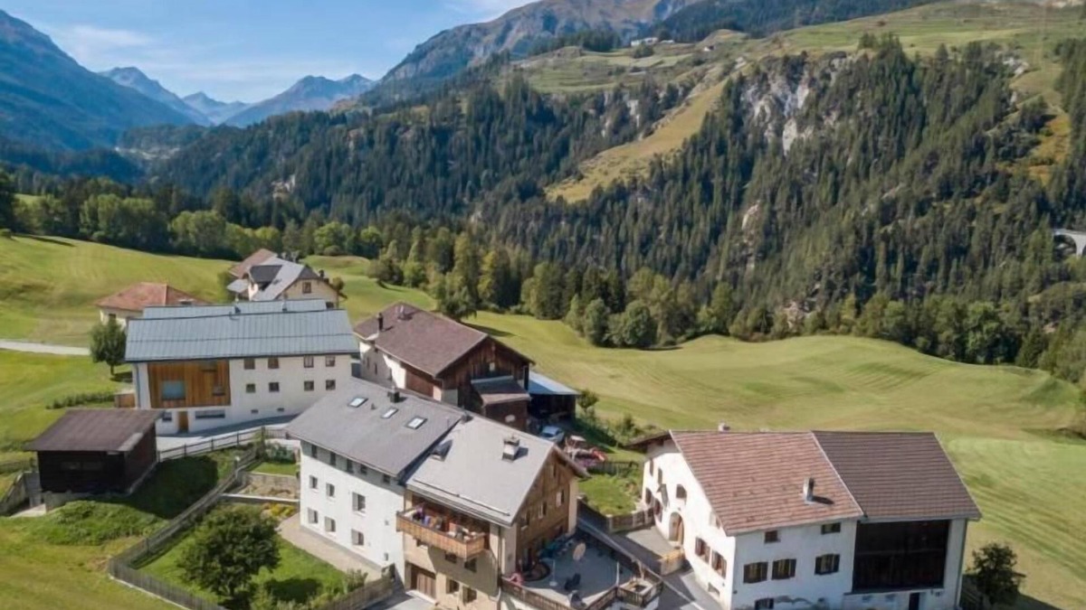 Engadin Scoul Apartment | Holiday apartment Tarasp for 1 - 5 persons with 3 bedrooms - Holiday apartment