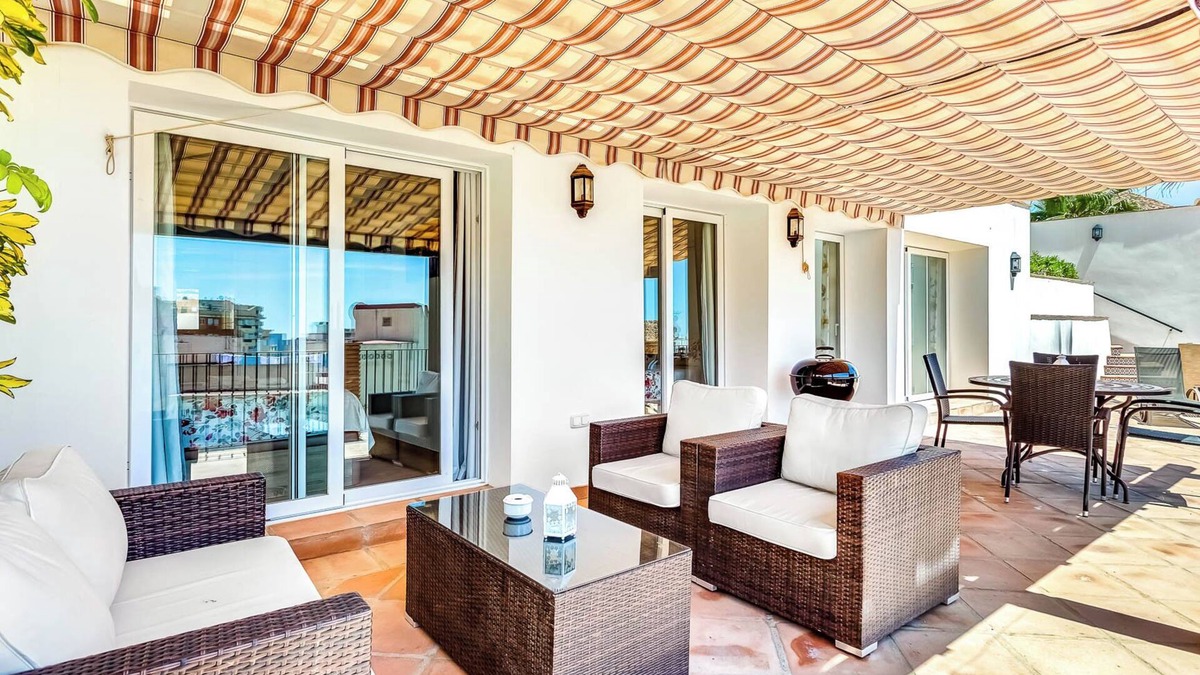 Torreblanca House | Holiday Apartment 'Torreblanca Premium Holiday Home' with Heated Pool & Wi-Fi