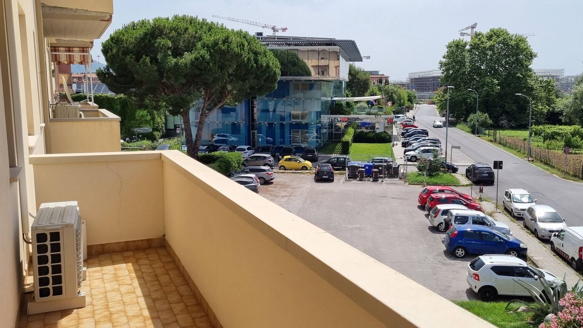 Pisa Apartment | Holiday Apartment "Tosca 2" with 2 Private Terraces & A/C