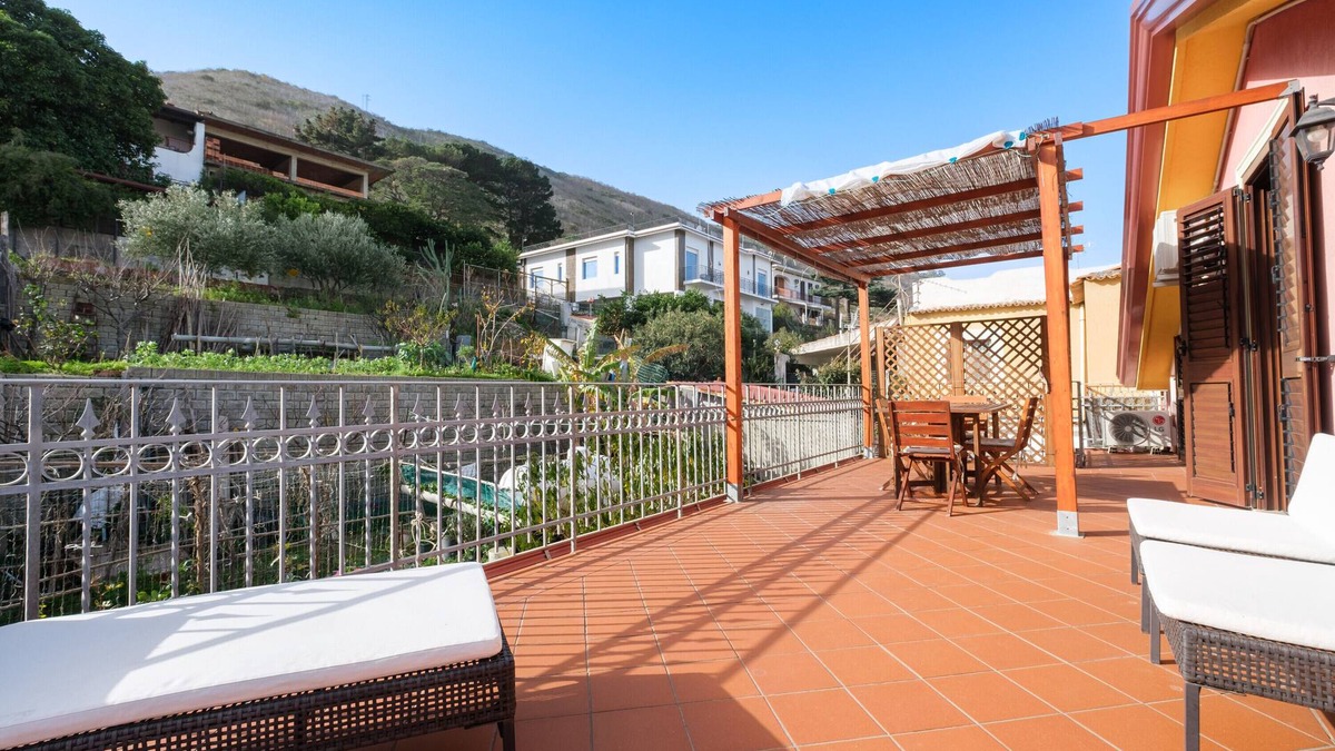 Capo Peloro Apartment | Holiday Apartment "Tyrrhenian Sea" with Sea View, Terrace & Wi-Fi