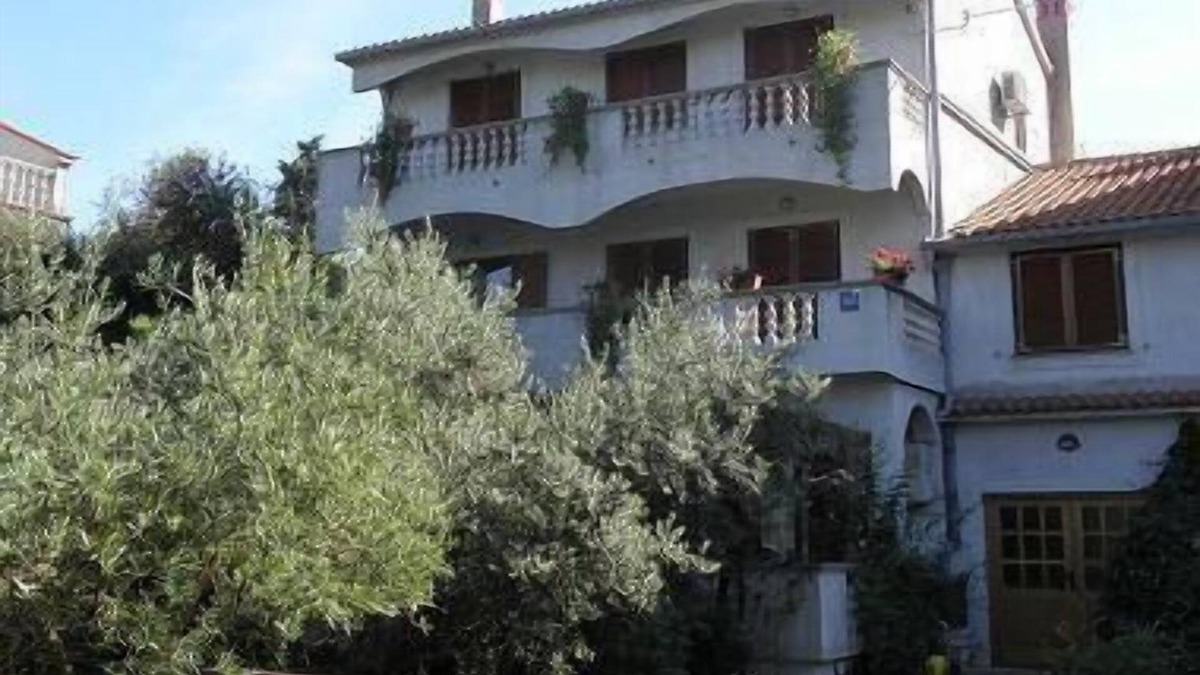 Muline Apartment | Holiday apartment Ugljan (Ort) for 1 - 4 persons with 2 bedrooms - Row house