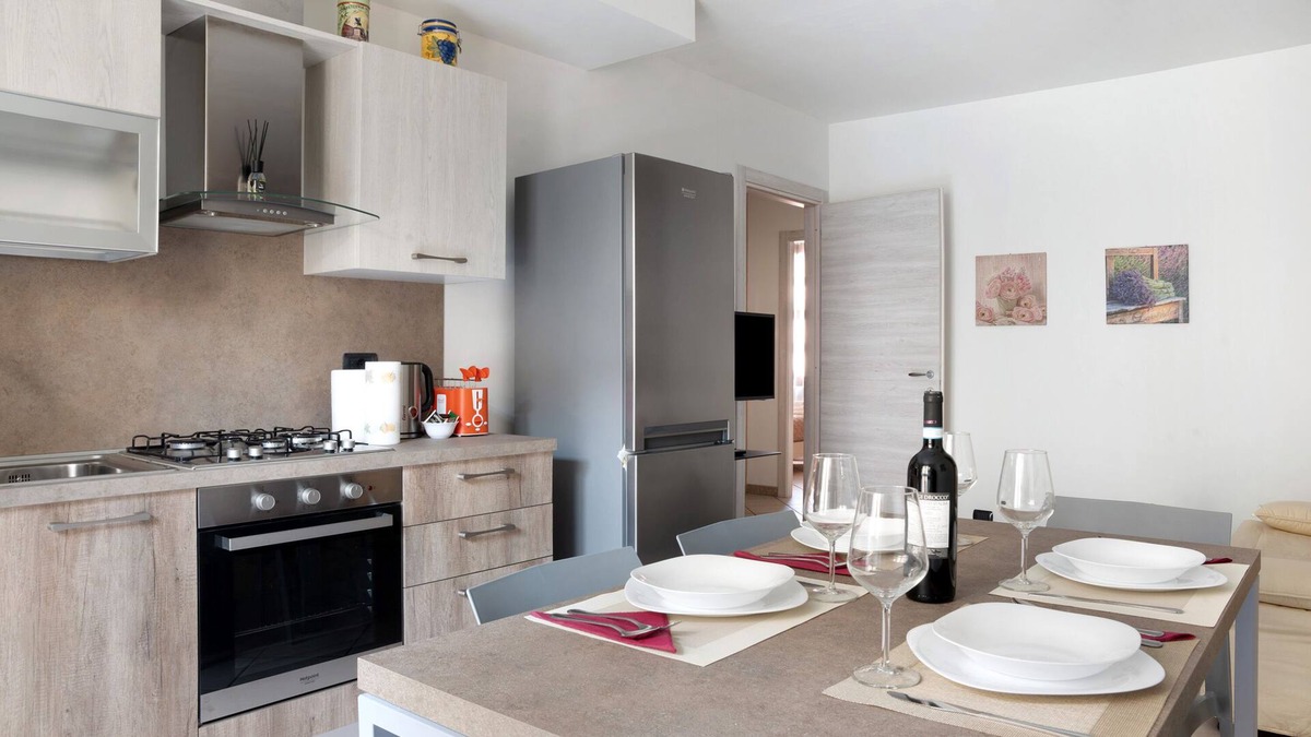 Rodello Apartment | Holiday Apartment "Umberto" with Balcony, A/C & Wi-Fi