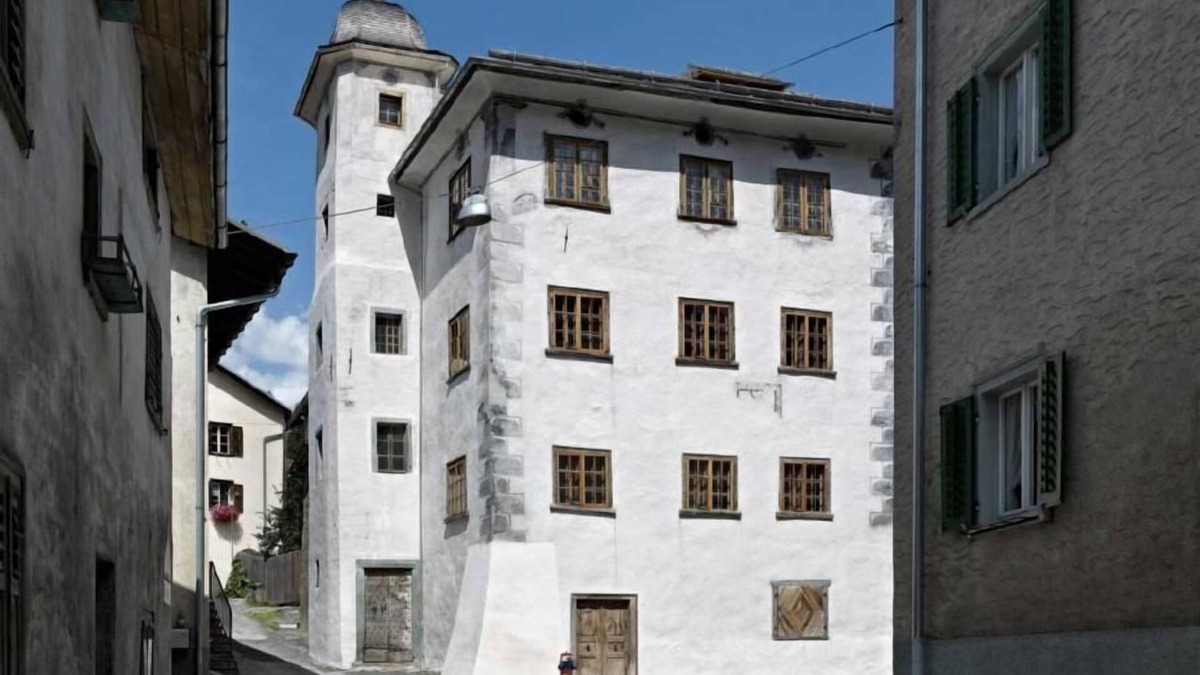 Valendas Apartment | Holiday apartment Valendas for 1 - 7 persons with 5 bedrooms - Historical building