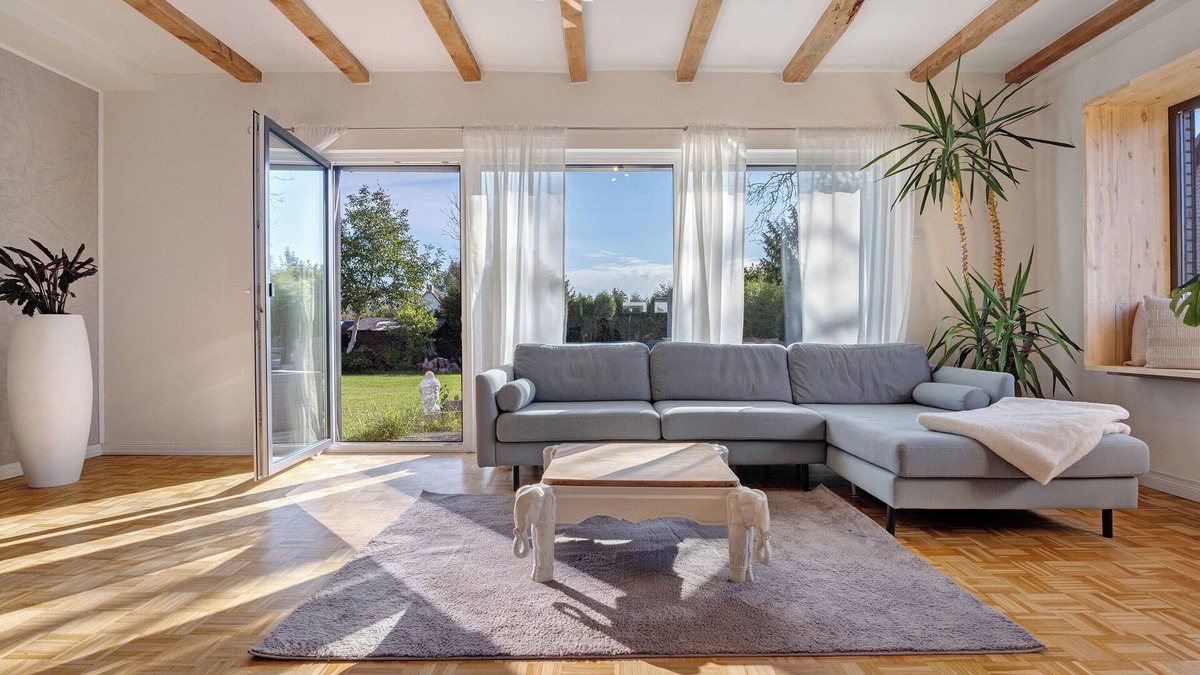 Halstenbek Apartment | Holiday Apartment "Villa Kokorey" with Private Terrace, Shared Garden & Wi-Fi